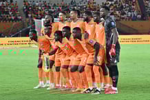 Les joueurs de la Côte d’Ivoire avant le match de qualification contre la Gambie au stade Félix Houphouët-Boigny à Abidjan, le 24 mars 2025.