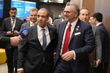 Badr Abdelatty, le ministre égyptien des Affaires étrangères (à g.), et Massad Boulos, envoyé spécial du président des États-Unis pour les Affaires africaines et arabes, lors du Forum diplomatique d’Antalya, en Turquie, le 18 avril 2026.