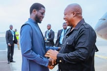 Le président du Ghana, John Dramani Mahama, et le président sénégalais, Bassirou Diomaye Faye, le 18 janvier 2025. © Facebook Présidence du Ghana