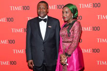 L’homme d’affaires et milliardaire nigérian Aliko Dangote (à g.) et sa fille Halima, lors du Gala pour les cent ans du Time, à New York, en 2014. © Evan Agostini/AP/SIPA.