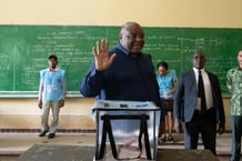 Jean-Pierre Bemba dans un bureau de vote à Kinshasa, le 20 décembre 2023. © EPA/CHRIS MILOSI/MAXPPP