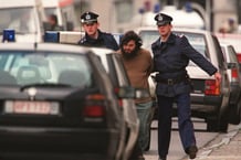 Arrestation de membres du GIA, à Bruxelles, le 5 mars 1998. Une partie d’entre eux s’étaient réfugiés en Belgique après les attentats commis en France en 1995. © ISOPRESS SENEPART/IS/SIPA