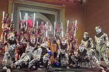Les danseurs de la Compagnie Mehansio, une troupe ivoirienne de danse contemporaine, au Festival des musiques sacrées du monde de Fès, en mai 2025.