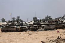 Des chars israéliens s’avancent vers Rafah, dans le sud de la bande de Gaza, le 29 mai 2024. © Saeed Qaq / Middle East Images via AFP.