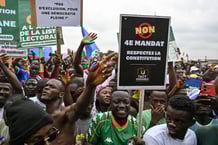 Manifestation contre la candidature du président sortant, Alassane Ouattara, à un quatrième mandat, dans le quartier de Yopougon, à Abidjan, le 9 août 2025.