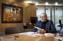 Rémy Rioux, directeur général de l’Agence française de développement (AFD), dans son bureau, à Paris, le 15 janvier 2020. © Vincent Fournier/JA