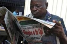 La comparution de Gbagbo devant la CPI a fait la Une de la presse ivoirienne, le 6 décembre 2011. © AFP