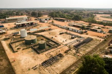 La station de pompage de Kinkazi de Perenco, près de Muanda, en RDC. © Gwenn DUBOURTHOUMIEU pour JA