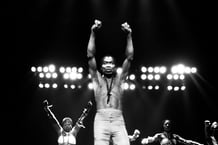 Fela Kuti à l’Orchestra Hall de Detroit (Michigan, États-Unis), le 7 novembre 1986. © Leni Sinclair/Michael Ochs Archives/Getty Images