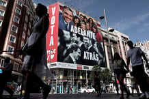  Le PSOE du Premier ministre sortant et le PP de son adversaire de droite se déchirent sur la question des relations avec le Maroc. Ici des affiches électrales à Madrid.
© Thomas COEX/AFP