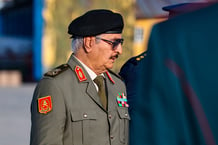 Le maréchal libyen Khalifa Haftar est arrivé le 26 septembre à l’aéroport militaire de Moscou. © GENERAL COMMAND OF THE LIBYAN NATIONAL ARMY (LNA) / AFP.