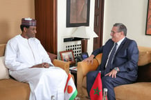 Le Premier ministre nigérien Ali Mahaman Lamine Zeine et son homologue marocain Aziz Akhannouch, à Rabat, le 14 février 2024. © X Aziz Akhannouch