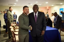 Le président ukrainien Volodymyr Zelensky et son homologue président sud-africain Cyril Ramaphosa à New York, le 19 septembre 2023. © UKRAINE PRESIDENCY/AFP