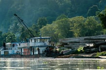 Sur le fleuve Congo, un port pour le bois, le 11 septembre 2013. © Pascal Maitre/MYOP