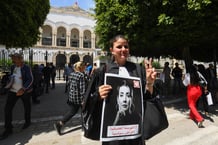 Rassemblement des avocats devant le tribunal de Tunis, le 13 mai 2024. © FETHI BELAID / AFP