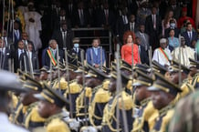 Le président camerounais Paul Biya et son épouse Chantal Biya lors du défilé du 20 mai marquant la 51e célébration de la Journée de l’unité à Yaoundé, en 2023. © AFP