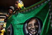 Lors d’un meeting électoral de l’ANC. © Photo by Phill Magakoe / AFP