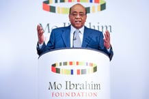 Mo Ibrahim lors du lancement de l’Indice Ibrahim de la gouvernance africaine 2013 (IIAG) à Londres, le 14 octobre 2013. © CARL COURT / AFP