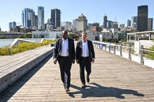 Le futur Premier ministre britannique Keir Starmer (à droite) et David Lammy (à gauche), spécialiste des affaires étrangères du Labour, au Sommet mondial d’action pour le progrès, en septembre 2023 à Montréal, au Canada. © Minas Panagiotakis / Getty Images / AFP