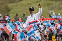 Le président rwandais Paul Kagame pendant la campagne électorale, le 24 juin 2024, à Ngororero, dans la province de l’Ouest, au Rwanda. © Paul Kagame/Flickr