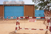 Entrée de la prison centrale (MACO) de Ouagadougou. © Issouf Sanogo / AFP