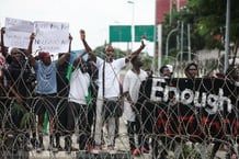 Des centaines de personnes se sont rassemblées pour protester contre le coût de la vie dans plusieurs villes du Nigeria, comme ici à Abuja, le 1er août 2024. © Kola Sulaimon / AFP