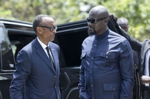 Le président de la transition guinéenne, Mamadi Doumbouya (d.), et le chef de l’État rwandais, Paul Kagame, lors de sa visite à Conakry, le 13 mai 2024. © Flickr Paul Kagame