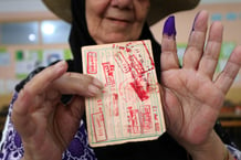 Dans un bureau de vote d’Alger, lors de la présidentielle du 7 septembre 2024. © Photo by AFP