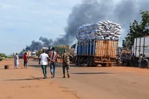 Extrait d’une vidéo montrant l’arrestation d’un homme par les forces armées maliennes à Bamako, ce 17 septembre 2024. © AP/SIPA