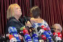 Me Fatma Zohra Benbraham et Saâda Arbane (de dos), lors de la conférence de presse, le 21 novembre 2024. © DR