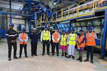 Fred Mvondo, le directeur général de Globeleq Cameroun, a accueilli le haut-commissaire britannique, Barry Lowen, à la centrale électrique de Dibamba le 27 octobre 2023. © GLOBELEQ