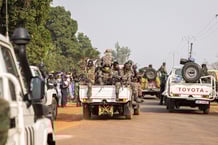 Des soldats de l’armée centrafricaine (Faca) lors de la visite du président Faustin-Archange Touadéra à Bouboui, le 1er mars 2025. © PATRICK MEINHARDT / AFP