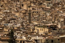 La ville de Fès, au Maroc, le 26 juillet 2024, alors qu’une vague de chaleur avait provoqué la mort d’au moins 20 personnes en vingt-quatre heures. © Fadel Senna / AFP