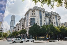 Les bureaux de Nedbank Group Ltd. dans le quartier d’affaires de Sandton à Johannesburg, le 26 février 2025. © Waldo Swiegers/Bloomberg via Getty Images