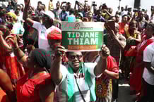 La manifestation contre la radiation de la liste électorale de Tidjane Thiam n’a réuni que 200 personnes jeudi 24 avril, à Abidjan. © LEGNAN KOULA/EPA/MaxPPP