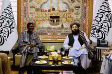 Lundi 12 mai, le gouvernement taliban recevait, dans les bureaux de son ambassade à Téhéran, une délégation du Burkina Faso, menée par son ambassadeur en Iran, Mohamadi Kaboré. © AFG Embassy Iran