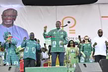 Le président du PDCI, Tidjane Thiam (au c.), lors d’un meeting de mobilisation pour l’élection présidentielle d’octobre 2025, à Yopougon, le 15 février 2025. © Sia KAMBOU / AFP