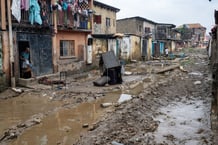 Une zone résidentielle de Kinshasa touchée par les inondations, le 15 juin 2025. © Hardy Bope / AFP