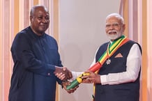 Le président ghanéen John Drmani Mahama et le Premier ministre indien, Narendra Modi.