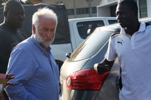 L’ancien dirigeant du géant pétrolier français Elf Loïk Le Floch-Prigent, arrive au tribunal togolais de Lomé, le 17 septembre 2012.