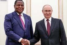 Faustin-Archange Touadéra, le président centrafricain, et son homologue russe, Vladimir Poutine, au Kremlin, à Moscou, le 5 mars 2026. © © Alexander Zemlianichenko / POOL / AFP