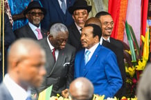 Paul Biya, le chef de l’État camerounais, et son fils, Franck Biya (au second plan) à la Fête de l’Unité, à Yaoundé, le 20 mai 2026.