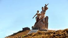 Le monument de la Renaissance africaine, à Dakar, sera inauguré le 3 avril. © AFP