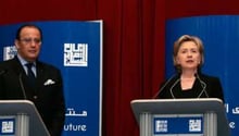Hillary Clinton et le ministre marocain des Affaires étrangères, le 3 novembre 2009 à Marrakech. © Reuters