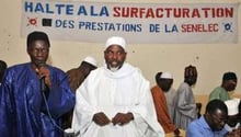 Les imams Y. Sarr et F. Tall lors d’une réunion de leur collectif, le 18 décembre 2008. © AFP