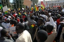 Des milliers de pro-Wade dans les rues à Dakar pour ses 11 ans de pouvoir © AFP