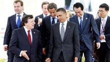 Jose Manuel Barroso, Barack Obama, Dmitri Medvedev, David Cameron, Nicolas Sarkozy, Naoto Kan au G8. © AFP