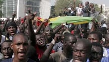 Manifestation devant le Parlement à Dakar, le 23 juin 2011. © AFP