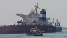 Un tanker sous pavillon du Liberia dans le canal de Suez le 28 mars 2010. © AFP