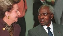 Léopold Sédar Senghor décédé en 2001 et sa femme Colette le 19 mars 1995 à Verson. © AFP/Archives, Mychele Daniau